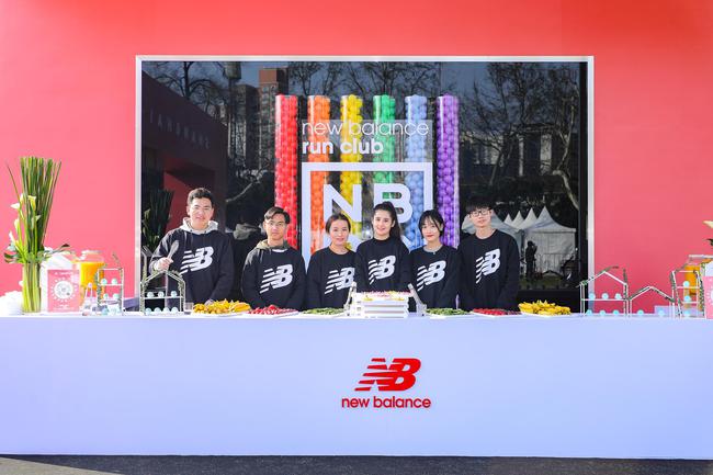 New Balance“跑亮自己”2019上海国际女子半程马拉松赛 NBRC补给站