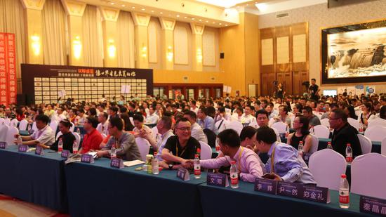 众筹校长俱乐部万人双师峰会在京闭幕