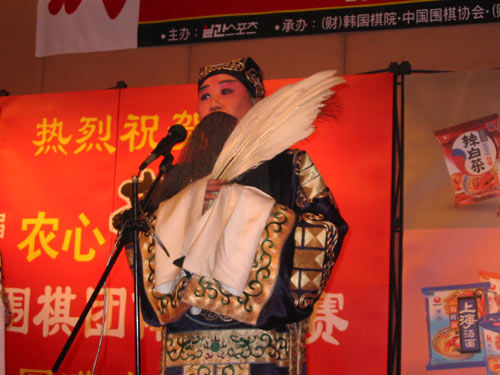 罗建文曾在农心杯开幕式上表演京剧