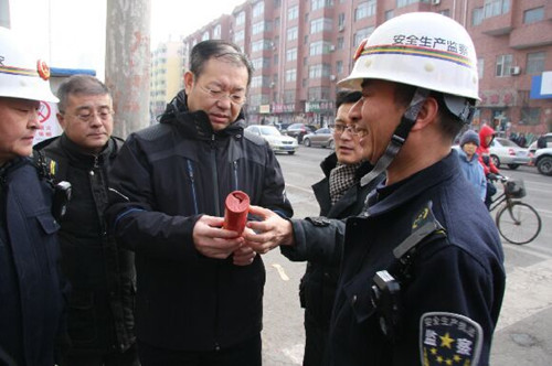 沈阳安监局严查烟花爆竹零售网点安全