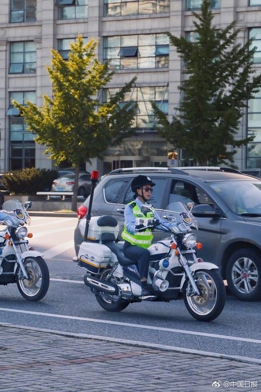 不让须眉 看丹东铁骑女警的巾帼范儿