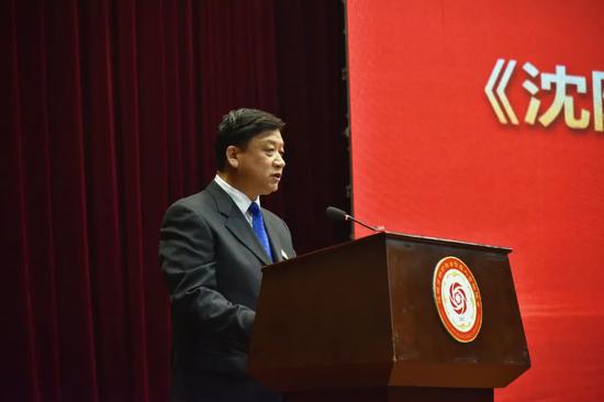 (常务副会长孙长江主持大会)