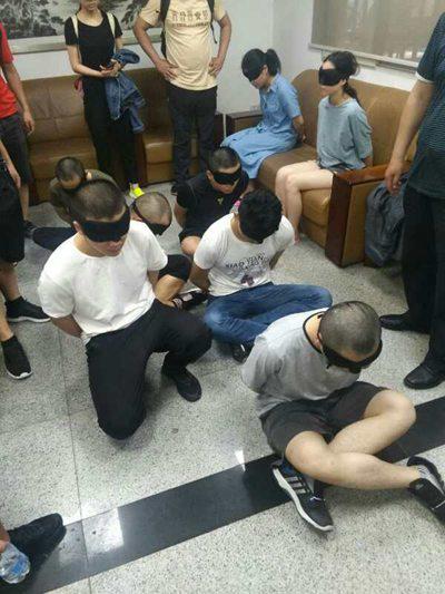 沈阳警方抓获犯罪嫌疑人现场