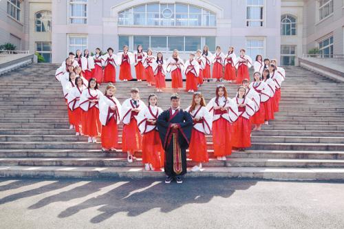 沈阳史诗级"班草"的毕业照 全班37人就1个男生(图)_新浪辽宁_新浪网