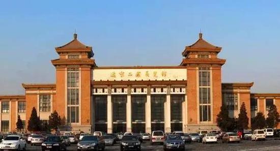 联邦德国巴登—符腾堡州工业技术展览会在沈阳辽宁工业展览馆举行,这