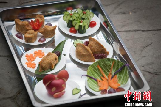 “国宝”们的年夜饭。 王智勇 摄