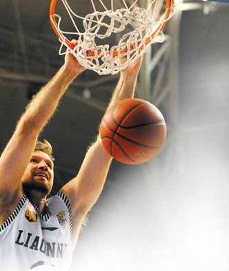 辽篮大胜同曦斩十连胜 排名跃居次席