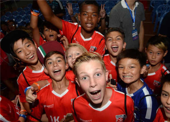 当足球之都遇见未来之星们 外国小队员竟最爱