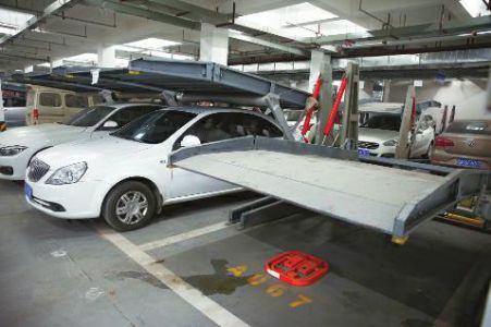 如何把车停进车库 5R9q-fxzencv3769385.jpg