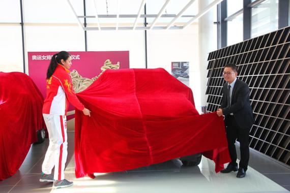 奥运冠军女排---颜妮女士交车仪式_沈阳汽车网