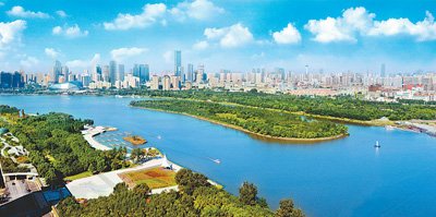 辽宁沈阳一河两岸风光。 靳军 摄