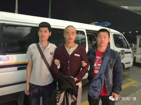 翔安警方将涉嫌拘禁前女友的王某平押解回厦