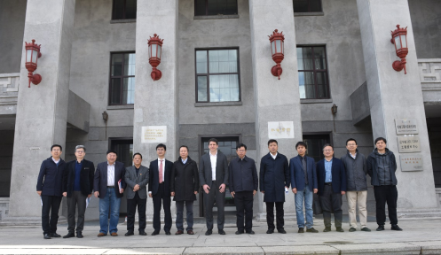 与会嘉宾、领导及部分代表合影留念