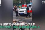 男子驾车进步行街遭拒狂殴综管队员