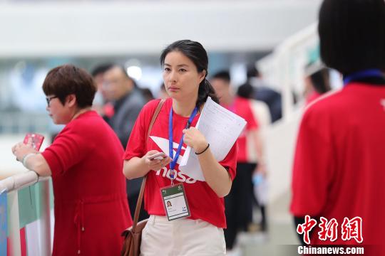 中国跳水名宿郭晶晶以参加国际泳联跳水裁判员培训班的学员身份现身国际泳联世界跳水系列赛北京站 主办方提供 摄