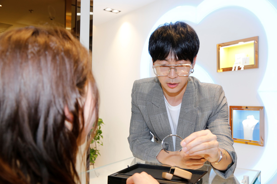 点击图片查看详情 保持潮流,预视风尚 周大福 LAB系列新品发布会