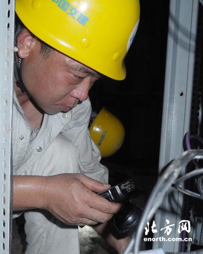 8万吨沉箱电器设备安装