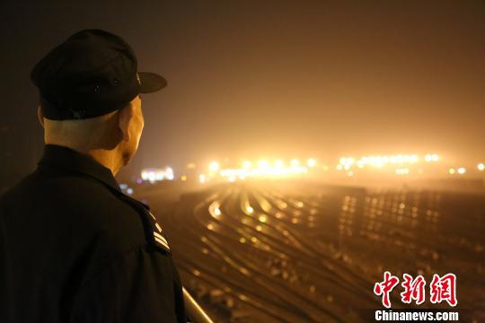 柳州南站编组站是广西最大的货运编组站,是广西铁路运输的“心脏”。 王以照 摄