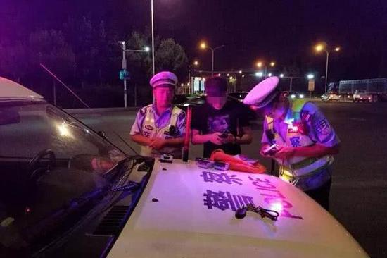 (交警津南支队查获两起酒后驾驶)