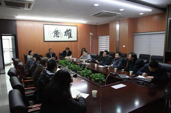 图为洽谈现场。 供图 摄