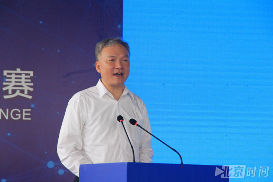 天津市政协副主席尚斌义宣布比赛开幕(潘琦 摄)