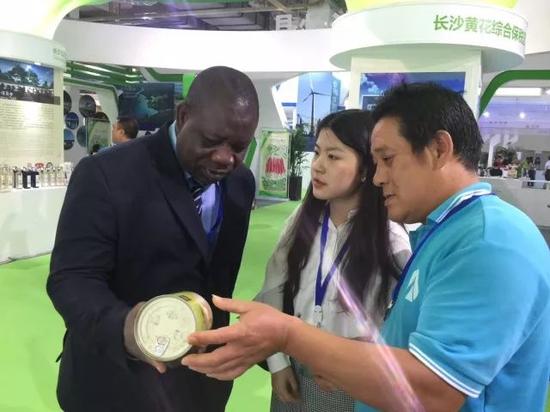 湖大外语院双胞胎姐妹花共同保研 四年来相互