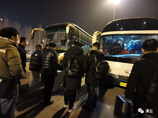 1月18日晚6:30开始，天津再次抽调2300人，集结支援津南区。