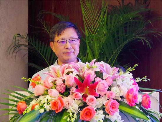 图为深圳市医院管理者协会会长庄俊汉在论坛上致辞。