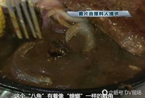 张先生认为,是因为卫生问题才导致有蟑螂,而此时,餐厅的服务员又提出帮张先生换一份牛扒。