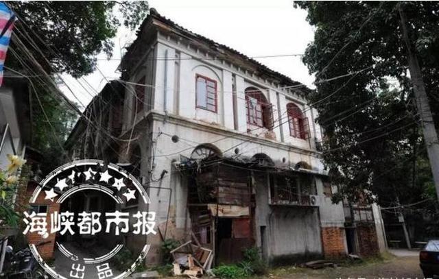 修缮前的爱国路2号破败不堪
