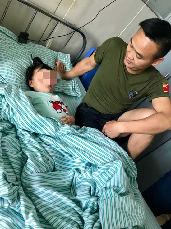 ●性格活泼,整形医院免费为她“换脸”