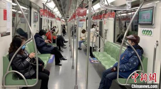 ↑ 资料图：上海地铁 1 号线车厢。 高志苗 摄