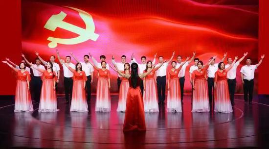 合唱《没有共产党就没有新中国》 市新联会网络人士分会、市新联会第四专委会、河北区新联组选送