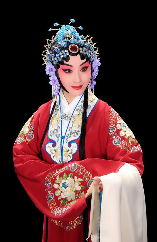 http://mmbiz.qpic.cn.rrwzhibo.gdn/mmbiz_png/dIXDZRxjaIdpRpFcFdo4iaicOTfqxrmg78G21WxW7Z1Flv55Ogic0tO0W2JLWNKsRhpz0Odk9RWHkersgW6RzzqGQ/0 闫文倩 饰 穆桂英