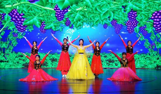 歌曲《打起手鼓唱起歌》 滨海新区新联会选送