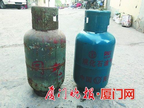 黑气瓶（左）与正规气瓶对比。