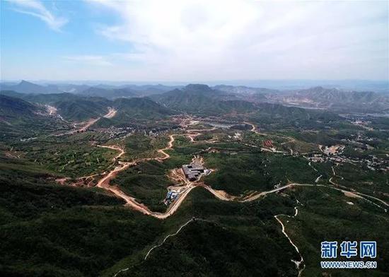 河北境内植被茂密的太行山。 新华社记者王晓摄