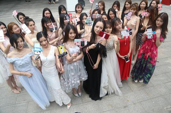 华中地区最大网红孵化基地在哪里? 这样的网红你会喜欢吗?