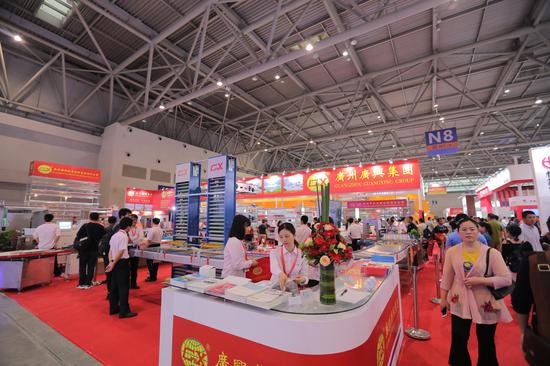 展会现场游人如织 国博中心供图