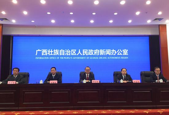 新闻发布会现场。记者 邓玲 摄