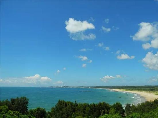 那次惠来金海湾之旅，他们就是沿着这条海岸线徒步过去，用时一个下午