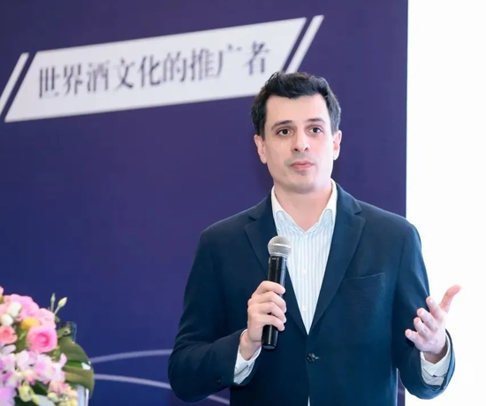 希腊葡萄酒官方联盟代表 Liakos Constantinos 进行品牌发展及营销分享