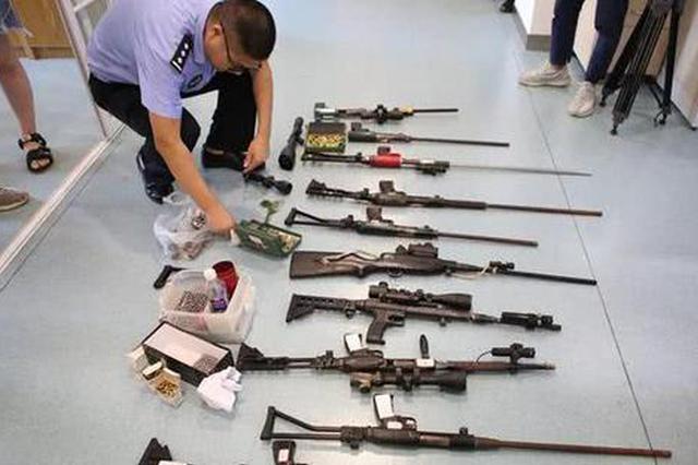 女子全身发痒 翻开床垫发现下面全是虫子