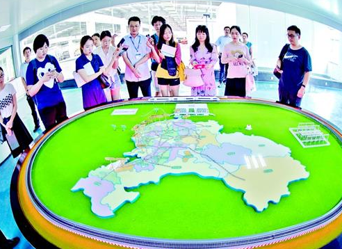图为:刘中灿高铁地震监测预警与处置系统沙盘