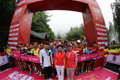 2018中国健身名山武当山登山赛开跑 奥运冠军