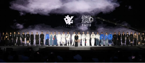 “天门衣尚”金顶奖设计师联名发布秀。（资料图）