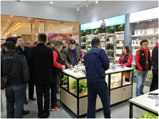 电信京东联手打造黑科技店 湖北首个京东之家