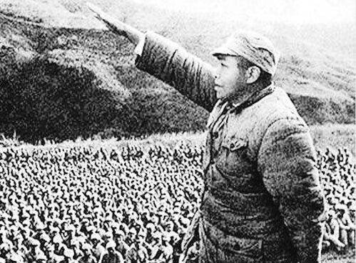 第一野战军(西北野战军)在1949年与西北军区合并,彭德怀任司令员。