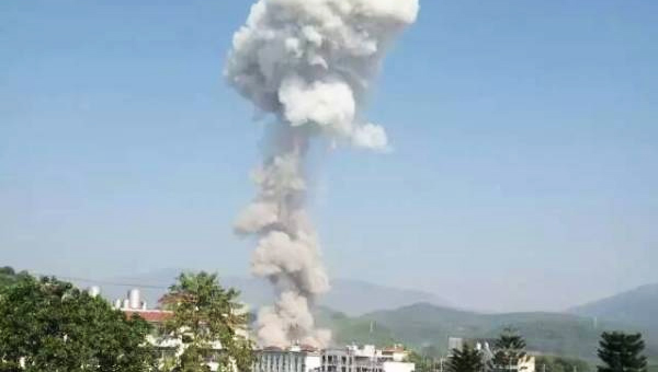 缅甸掸邦军火库爆炸腾起蘑菇云:距离中国很近