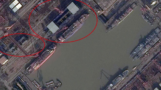 舰体巨大！疑似两艘055大驱最新卫星照曝光 